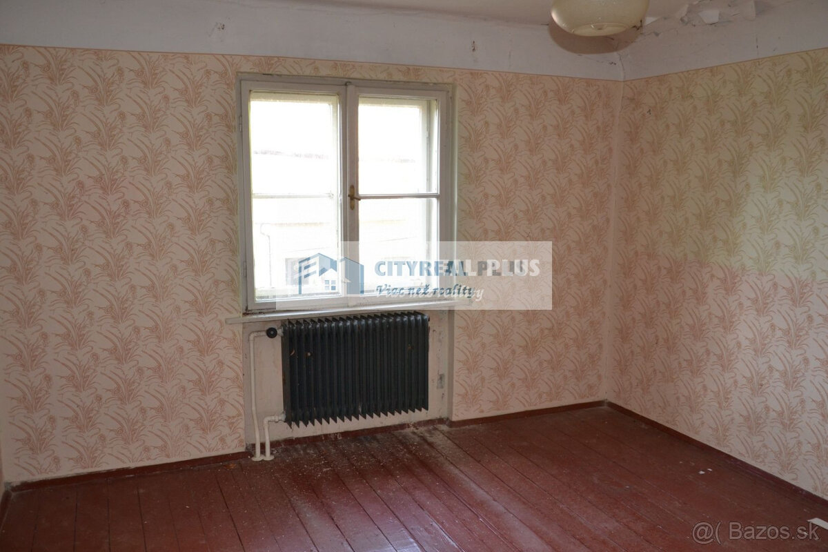 Na predaj starší dvojpodlažný rodinný dom v meste Nové Zámky - 9