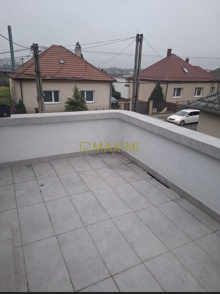 Veľkopriestorový dvojgeneračný 6 izbový dom s potenciálom – - 9