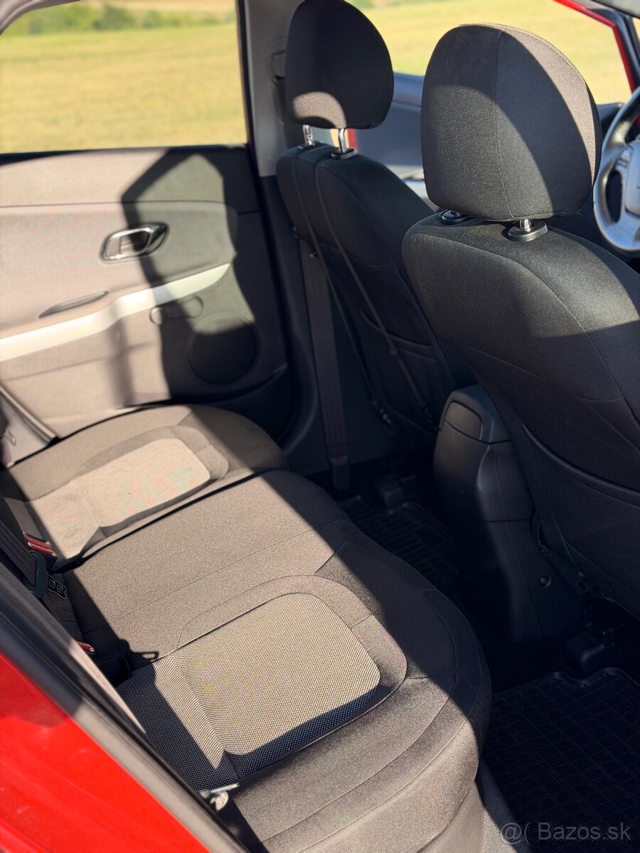 Kia Ceed - 9