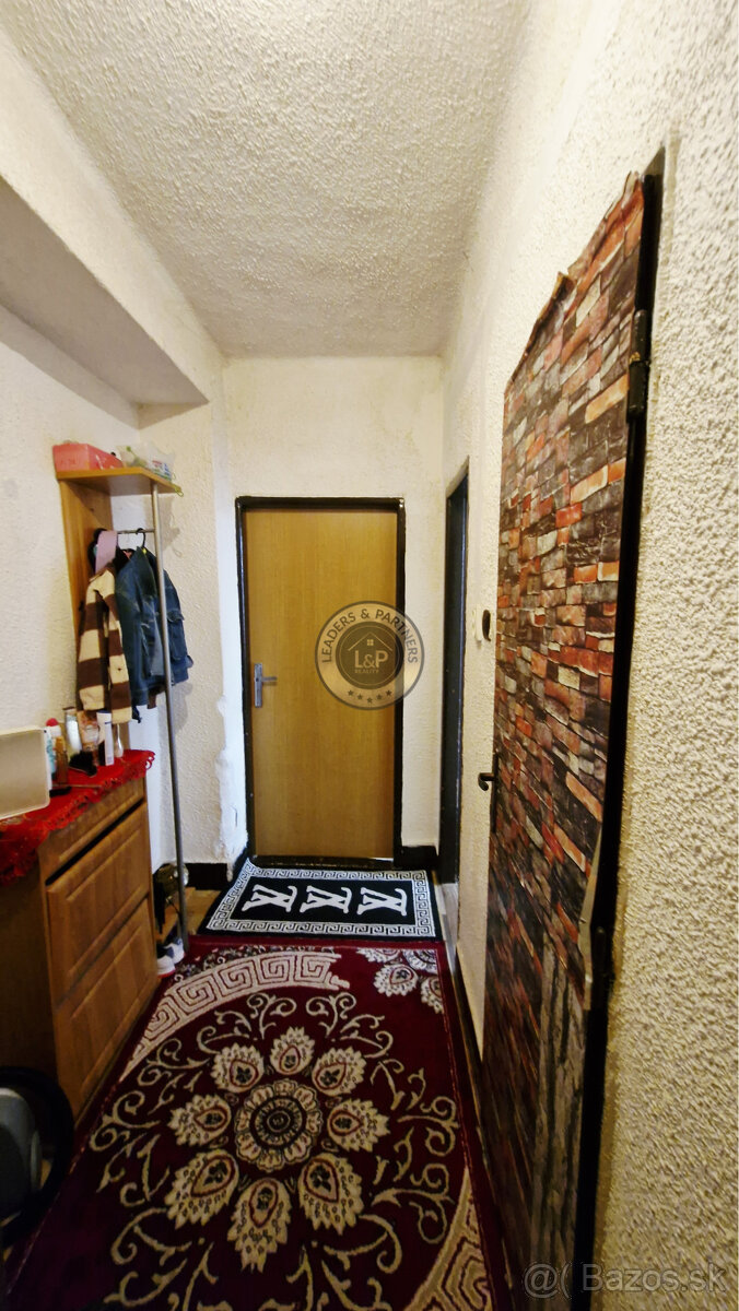 Na predaj 2 izbový tehlový byt v pôvodnom stave. Masaryková - 9