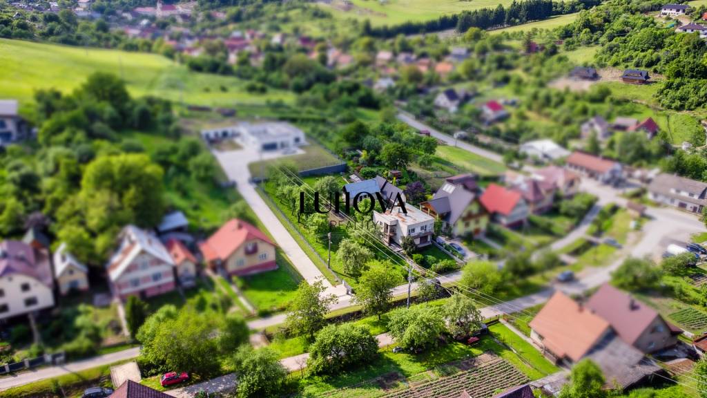 DOM v Zubáku s krásnym pozemkom - 9