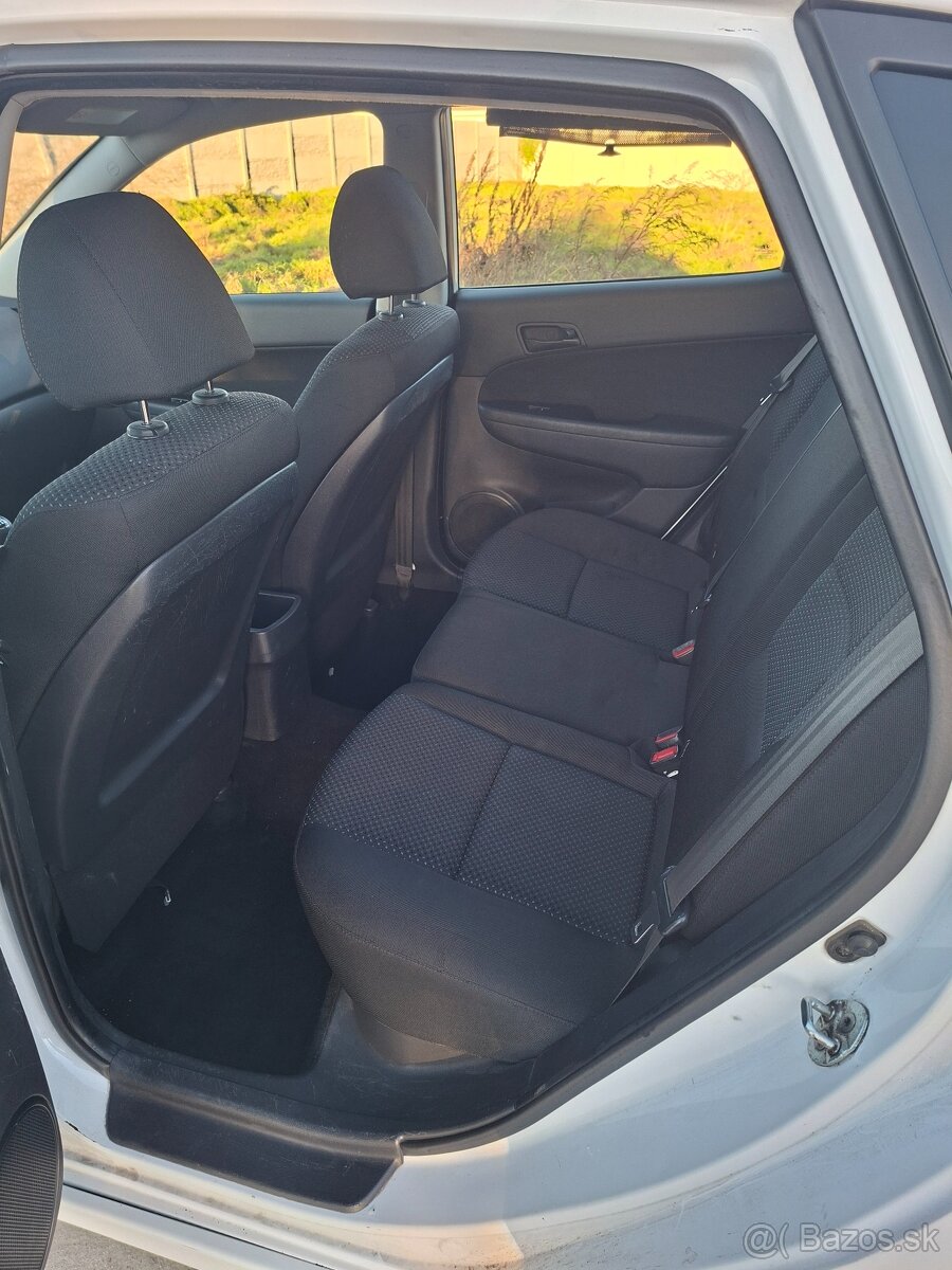 Hyundai i30 1.6 CRDi (2011) - 9