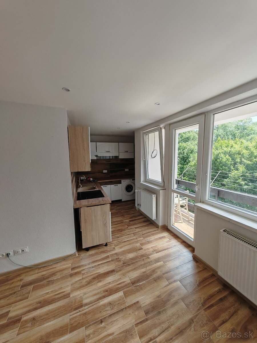 REZERVOVANÝ - 3 izbový byt v Liptovskom Hrádku - 9
