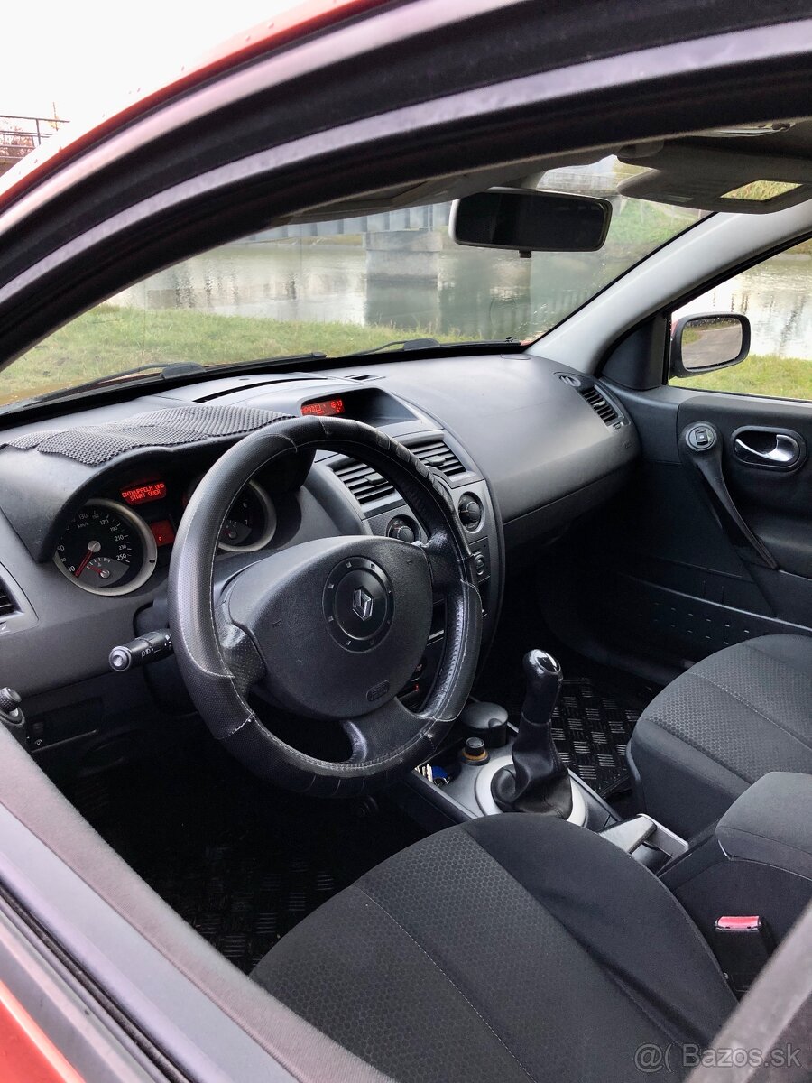 RENAULT MEGANE GRANDTOUR 1.6i - 9