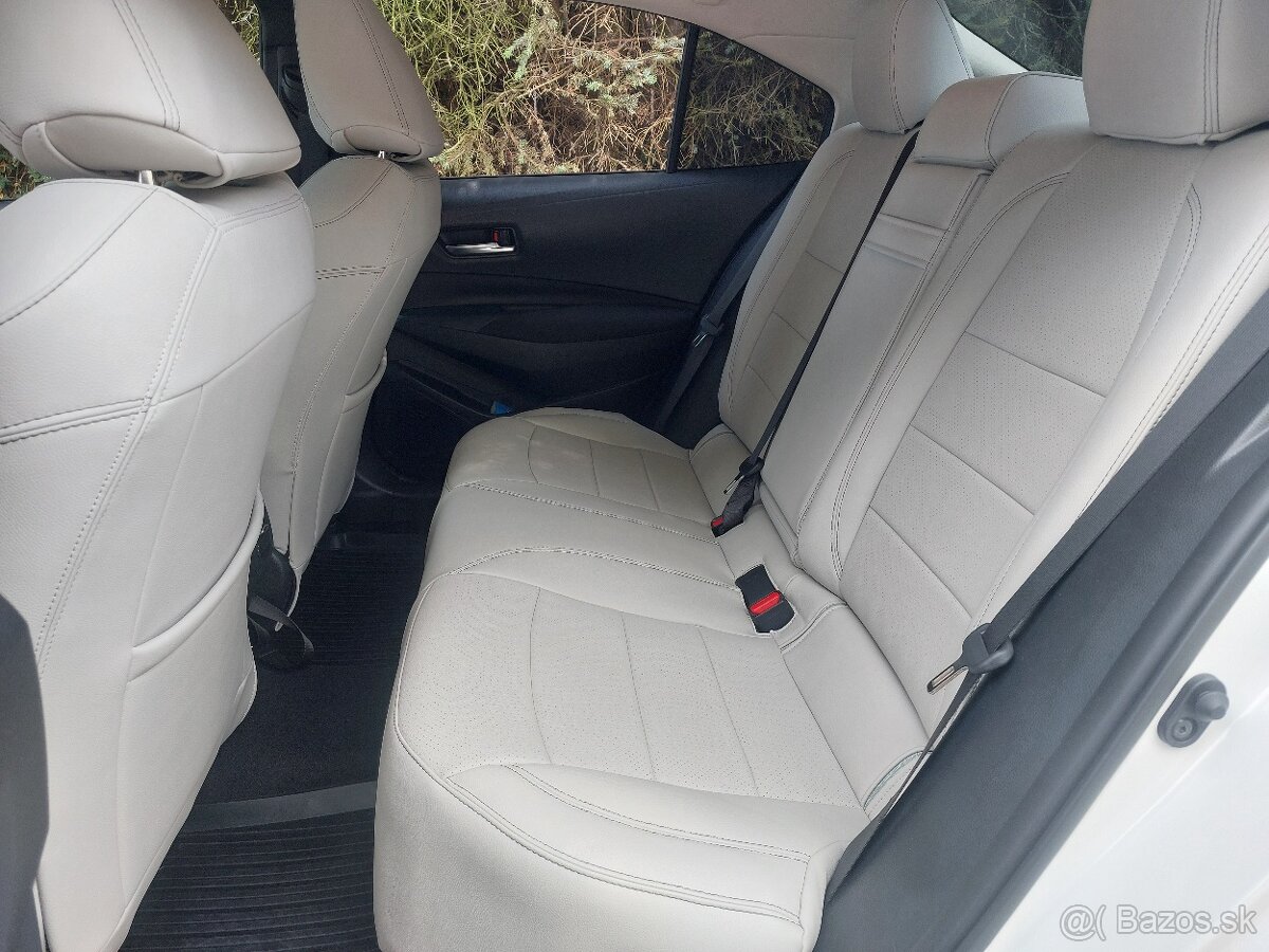 Toyota Corolla 1.6 benzín, 42 000 km, r. 2020 ako nová - 9