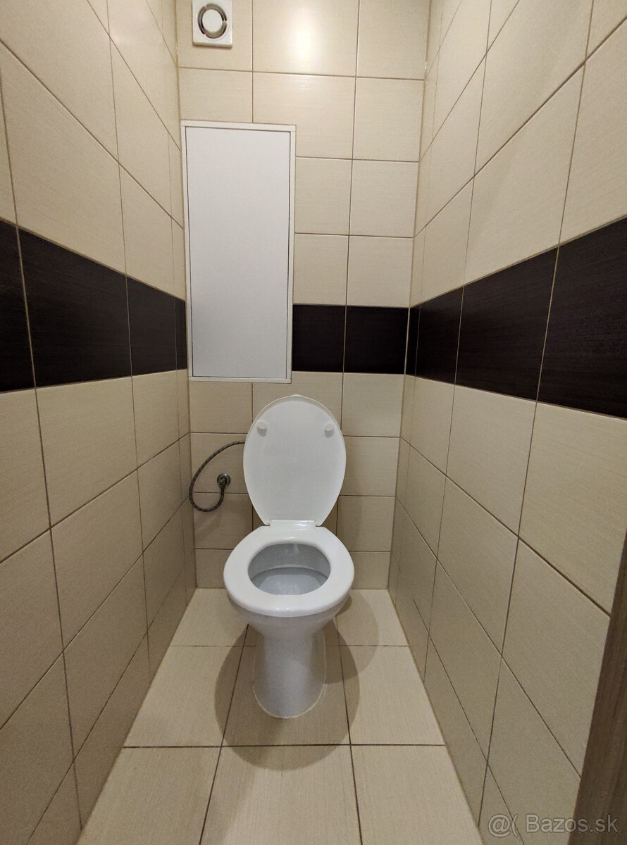 Na prenájom 4-izbový nezariadený byt po celkovej rekonštrukc - 9