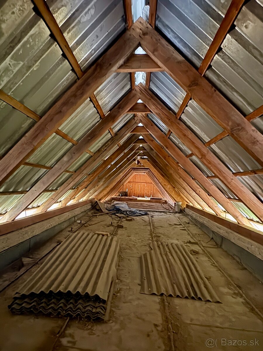 Tehlový dom nad Levicami – pokoj, priestor a potenciál. - 9