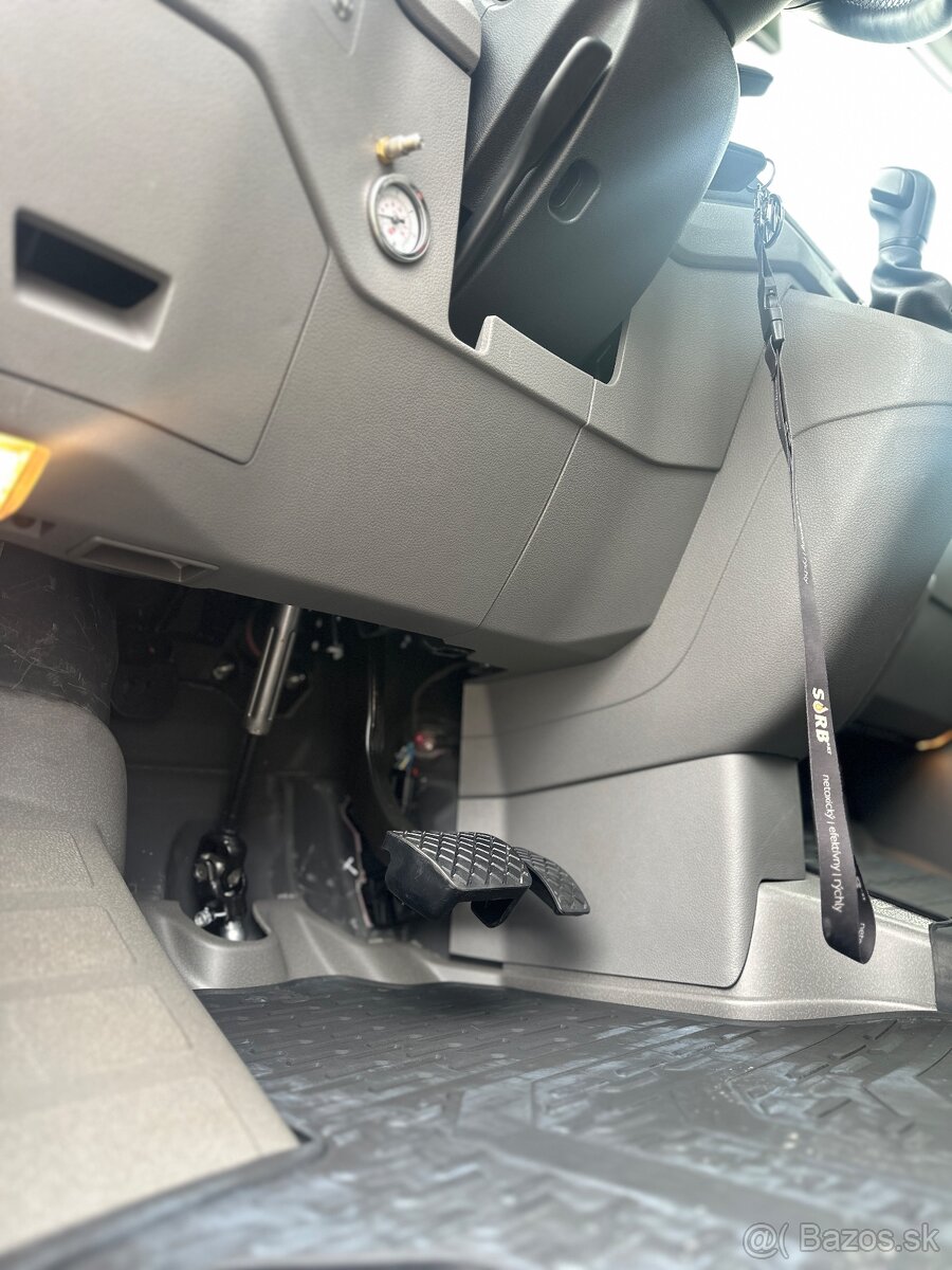 Odťahovka Volkswagen CRAFTER 2.0 TDi - 9