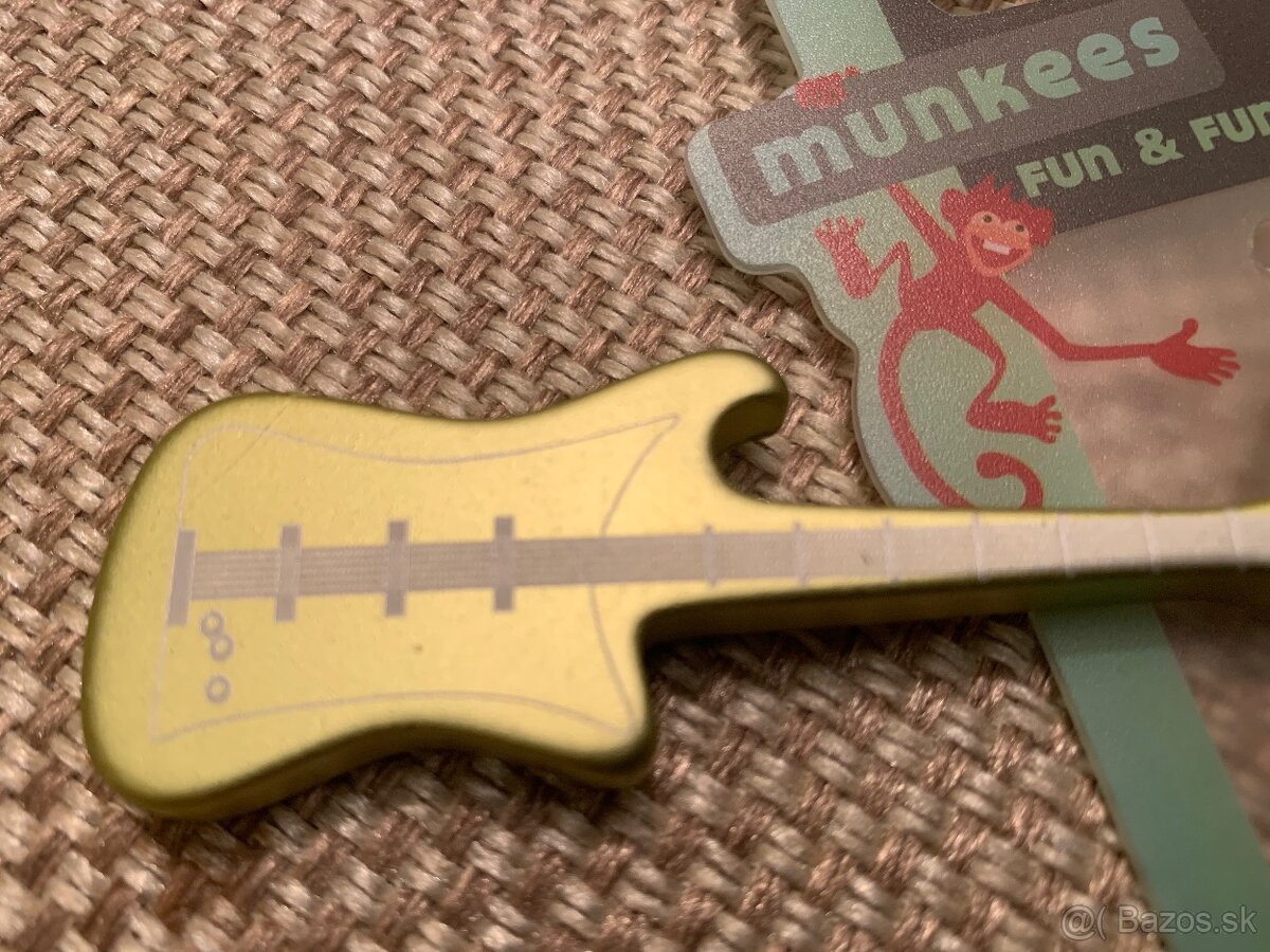 Predám PRE GITARISTOV milý darček-otvárak a prívesok GITARA - 9