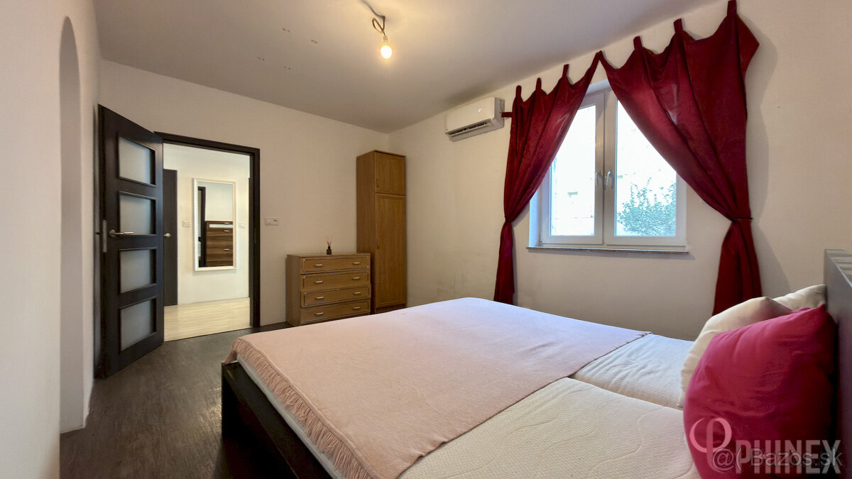 NA PREDAJ: 4-izbový tehlový dom na 787 m² pozemku – Ivanka p - 9