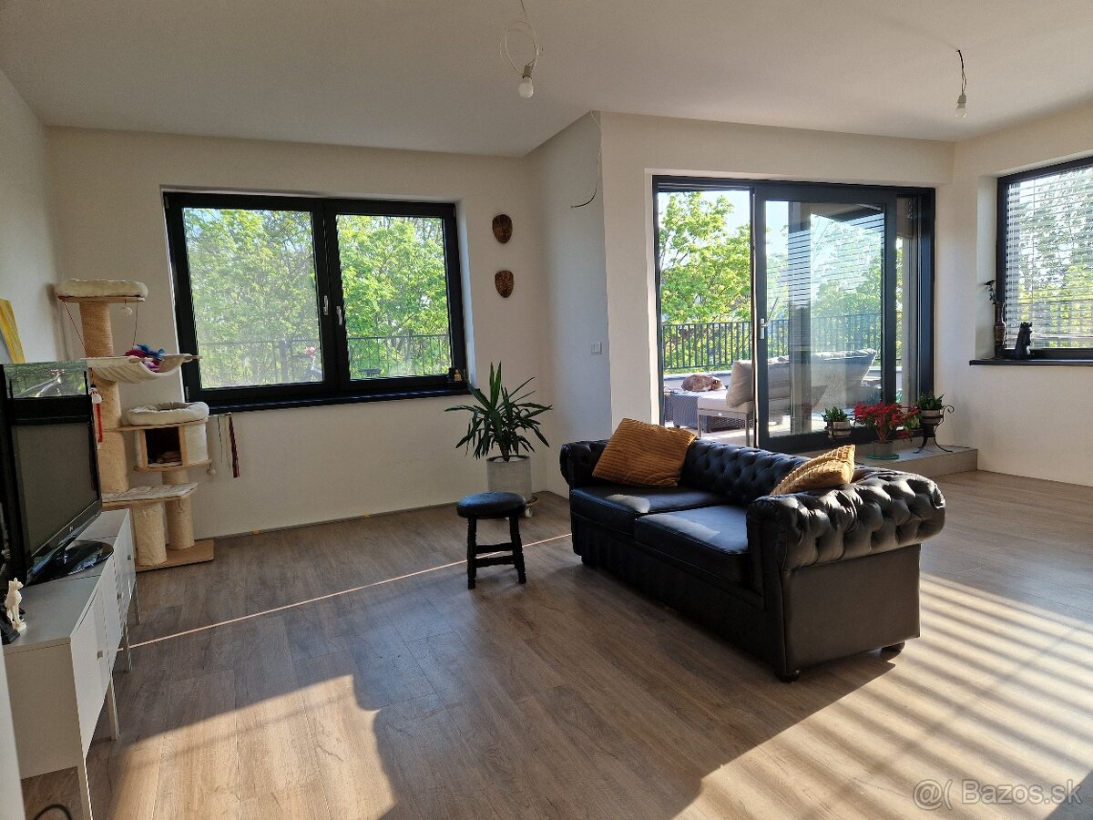 Jedinečný nový strešný veľký slnečný byt s veľkou terasou - 9