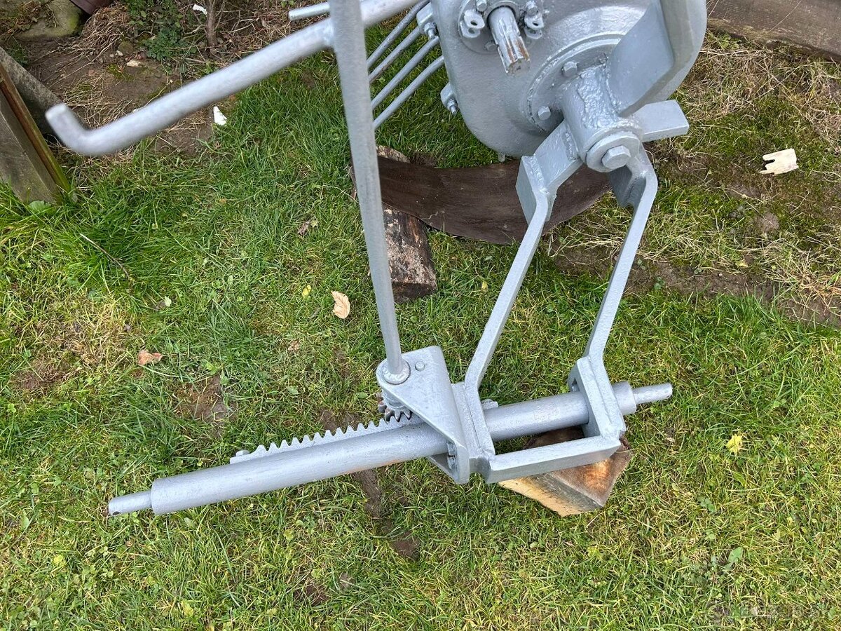 Predám vyorávač zemiakov - 9