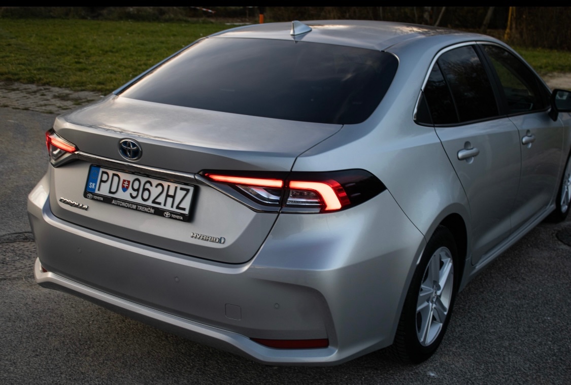 Toyota Corolla Sedan 1.8 Hybrid e-CVT - 9