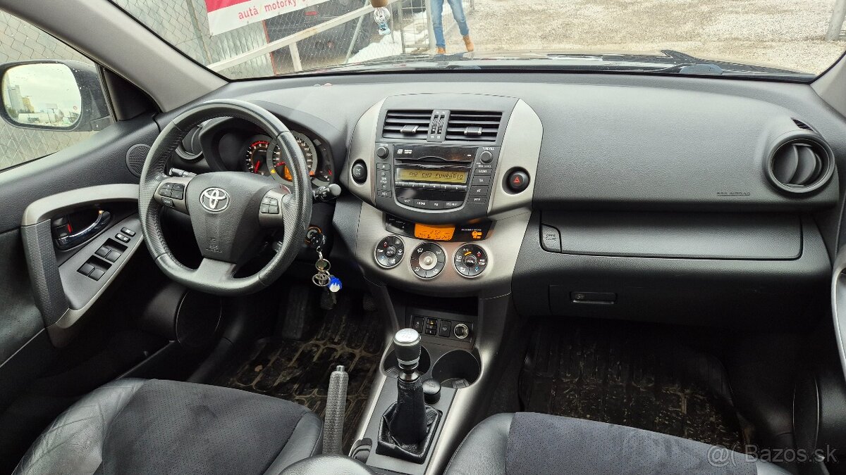 Toyota RAV4 2.2l D-4D 150 Lux - 9