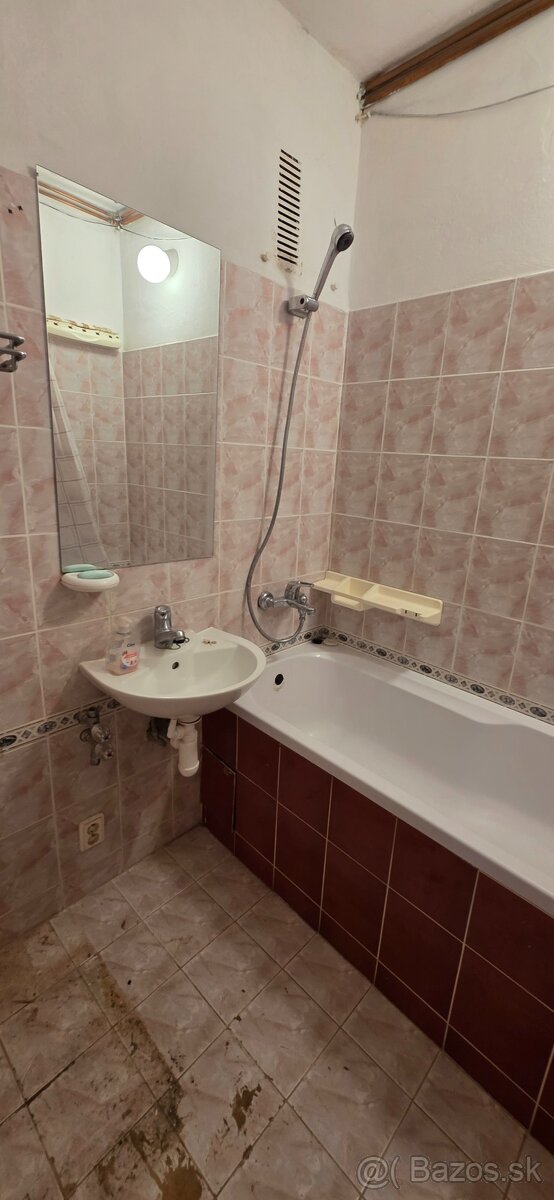 Predáme 5 izb byt v Bratislava Karlova Ves - 9