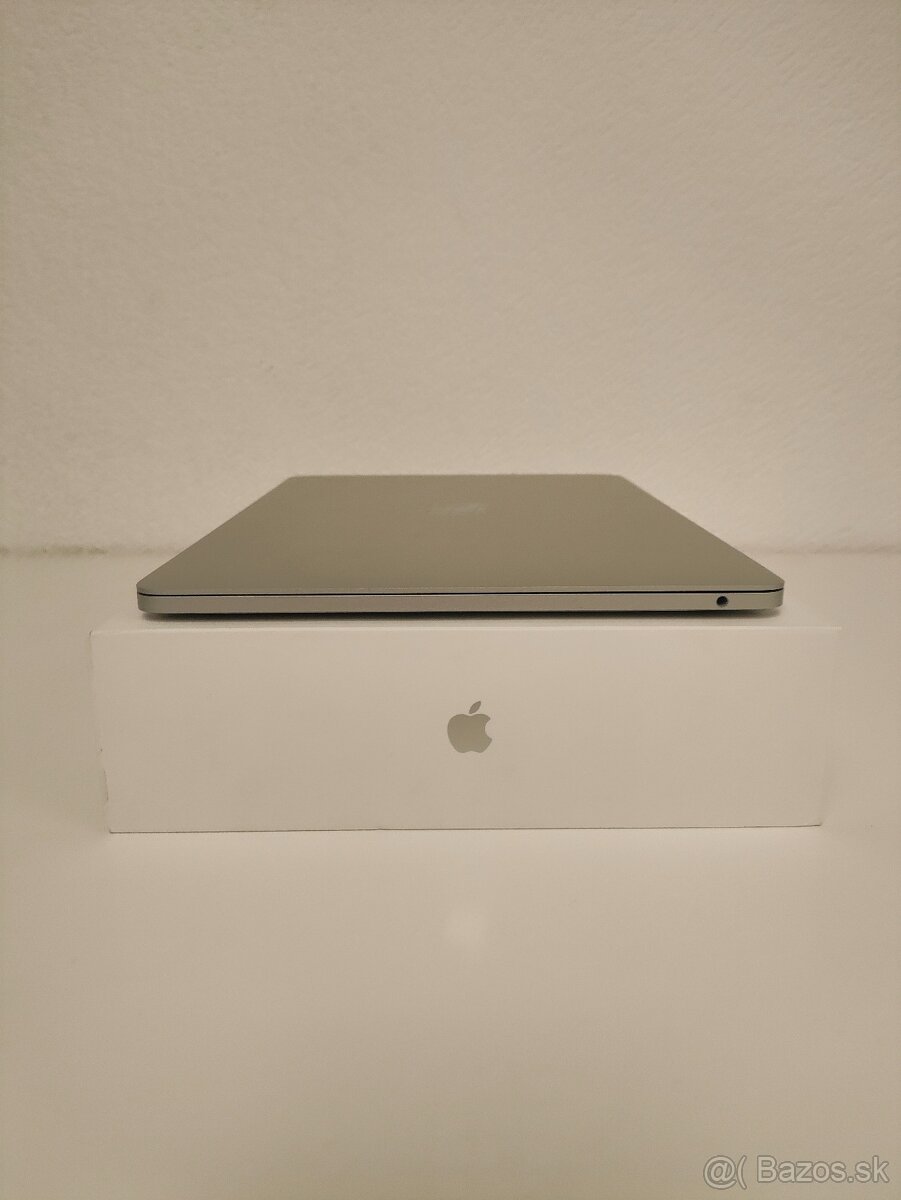 MacBook Pro 2017 | i5 • 8GB • 256GB SSD - 9