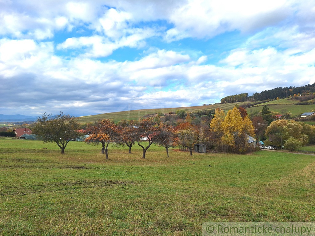 Dom v pôvodnom stave na krásnom pozemku (2130m2) v malej d - 9