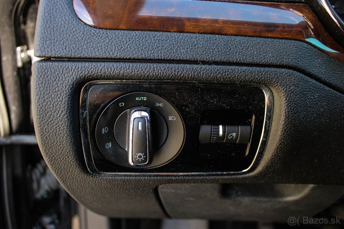 Škoda Superb Combi 2.0 TDI CR 140k Comfort - 9