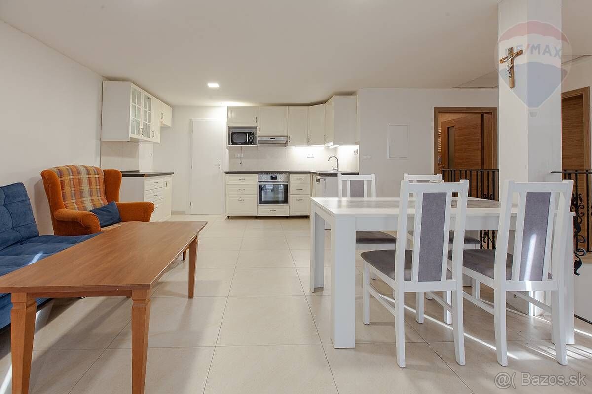 Na predaj dvojgeneračný rodinný dom v Bratislave časť Rača. - 9