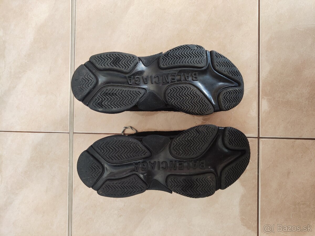 Balenciaga Triple S - 9