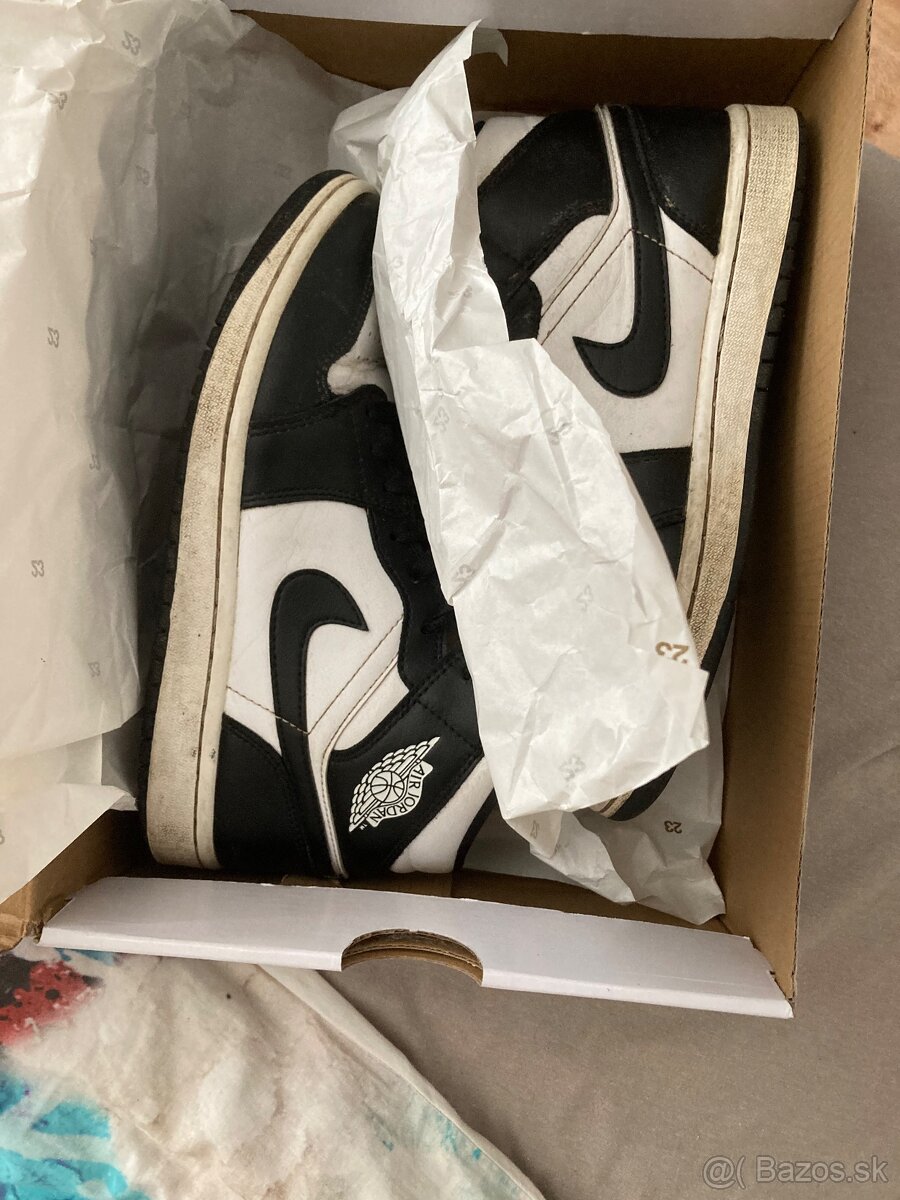 AIR JORDAN 1 Mid - 9