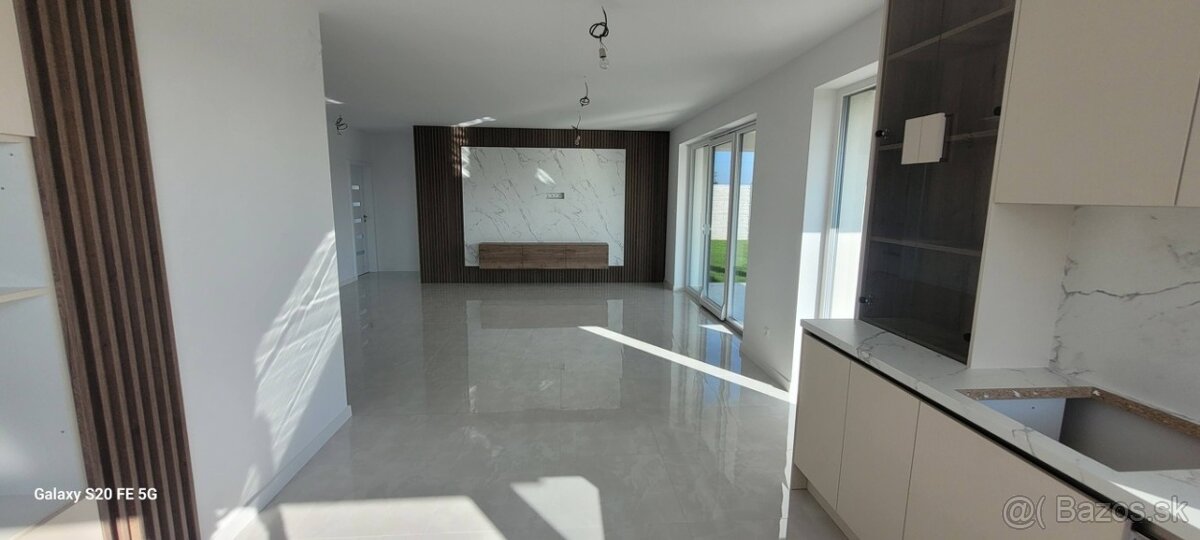 4 izbový rodinný dom 143 m2 pozemok 633 m2 Dunajská Streda - - 9