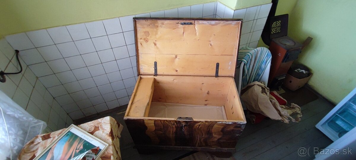Krásna stará drevená truhlica - 9