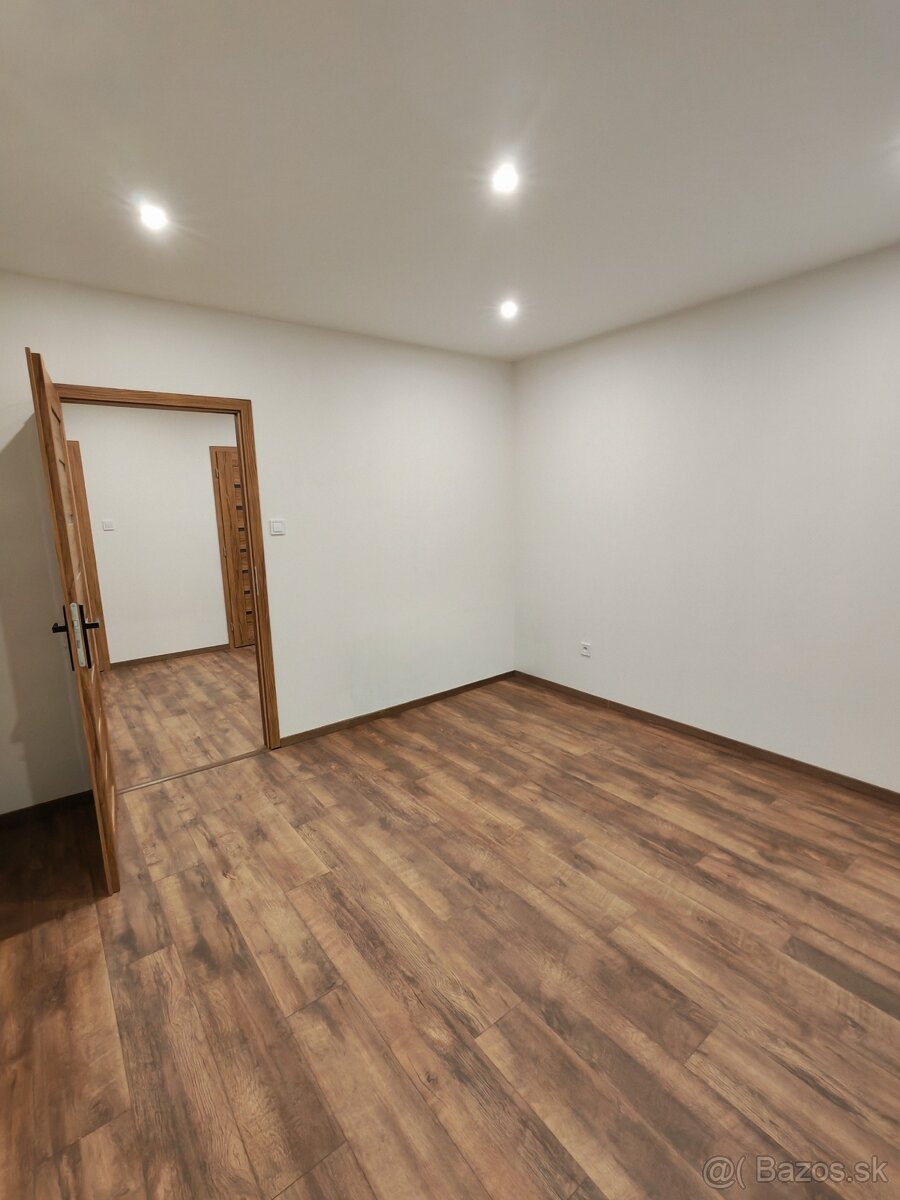 Prenájom - 3 izbový byt s balkónom - 9