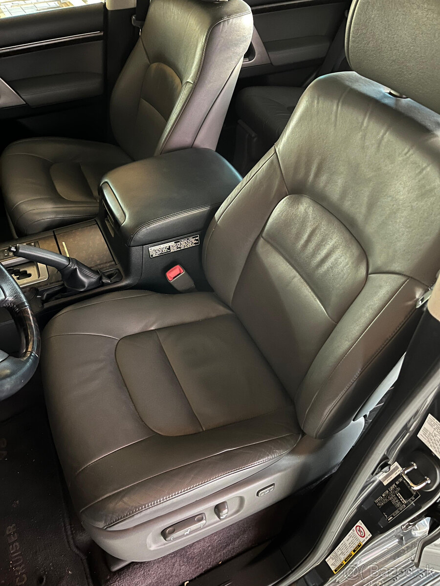 TOYOTA LAND CRUISER 200 - 9