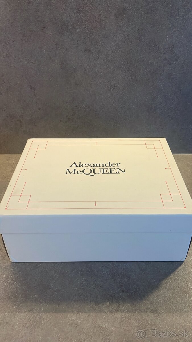 Alexander McQueen - 9