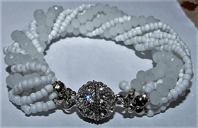 Moderne naramky s kamienkami - 9