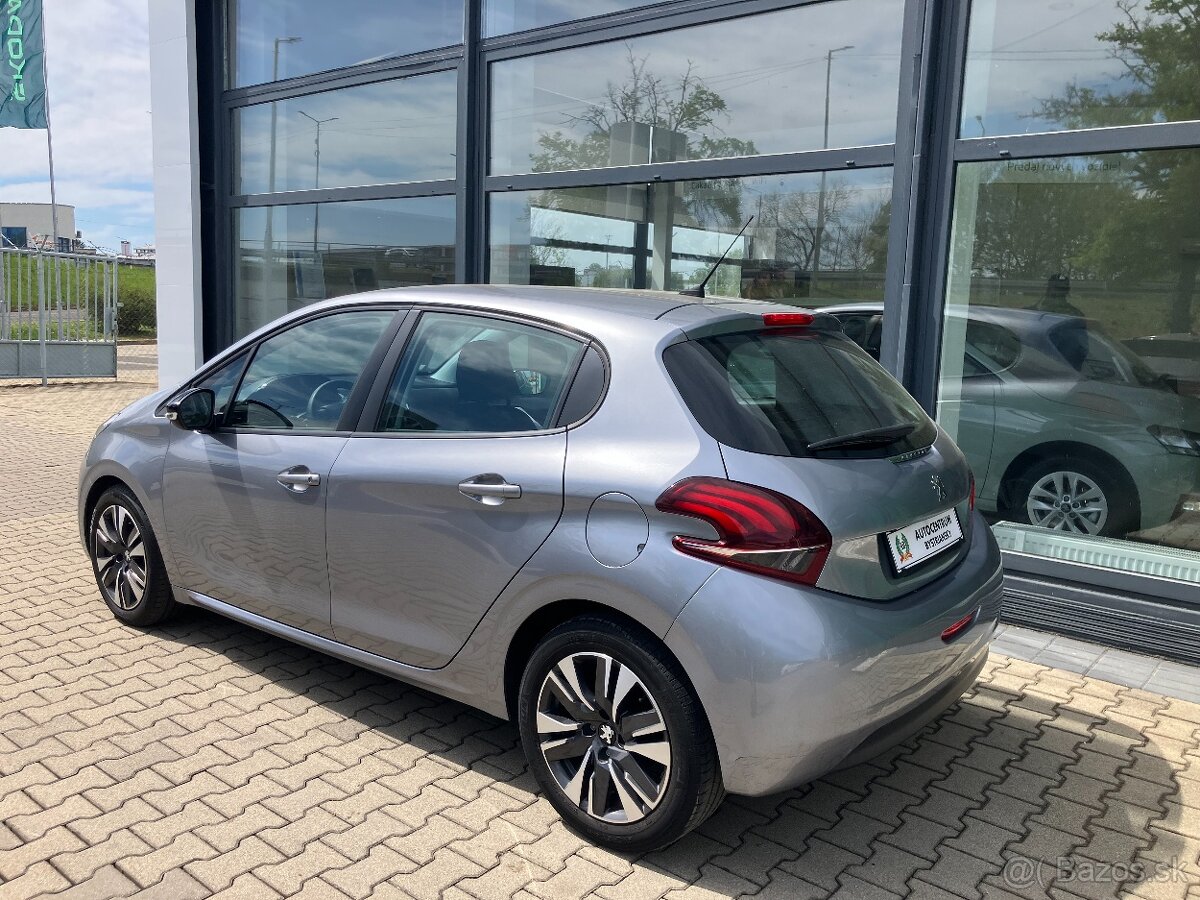 Peugeot 208 1.2i pure tech rok 2019 - 9