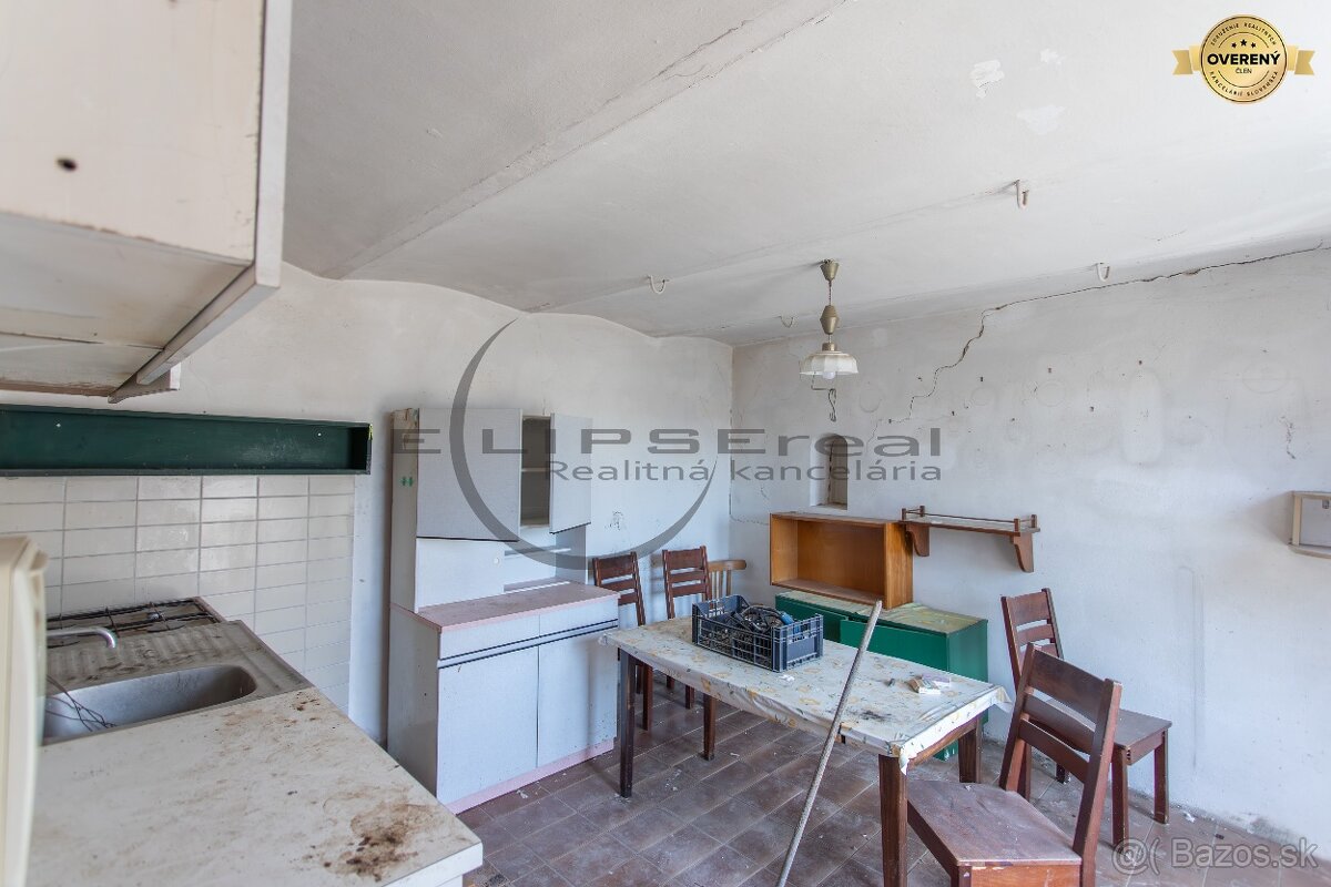 NA PREDAJ starší 3-izbový rodinný dom v Lábe - pôvodný stav - 9