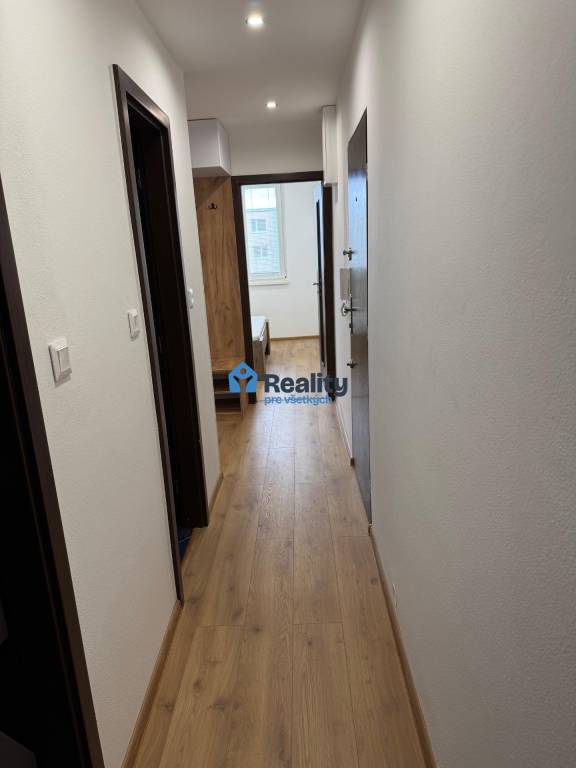 Prenájom 2-izb.byt, nová rekonštrukcia, nové zariadenie, SN - 9