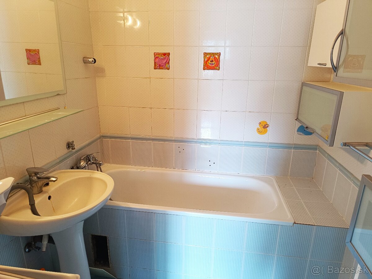 Prenajmeme 3 izbový byt Madridská - 9