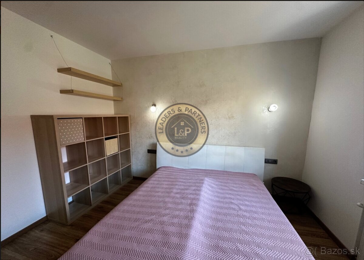 L&P | Prenájom priestranného 3-izbového bytu –Trenčianska ul - 9