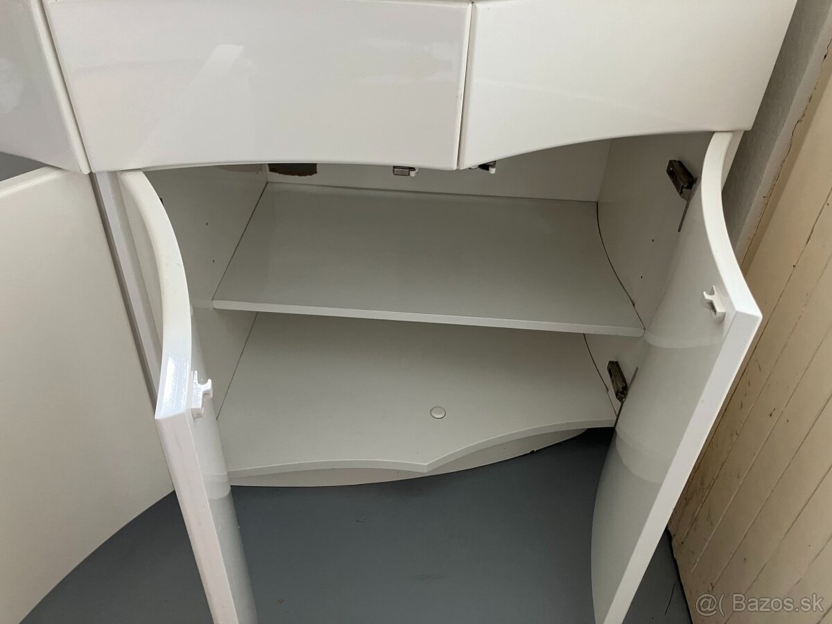 Exkluzívna kúpelňová skriňa s umývadlom - 9