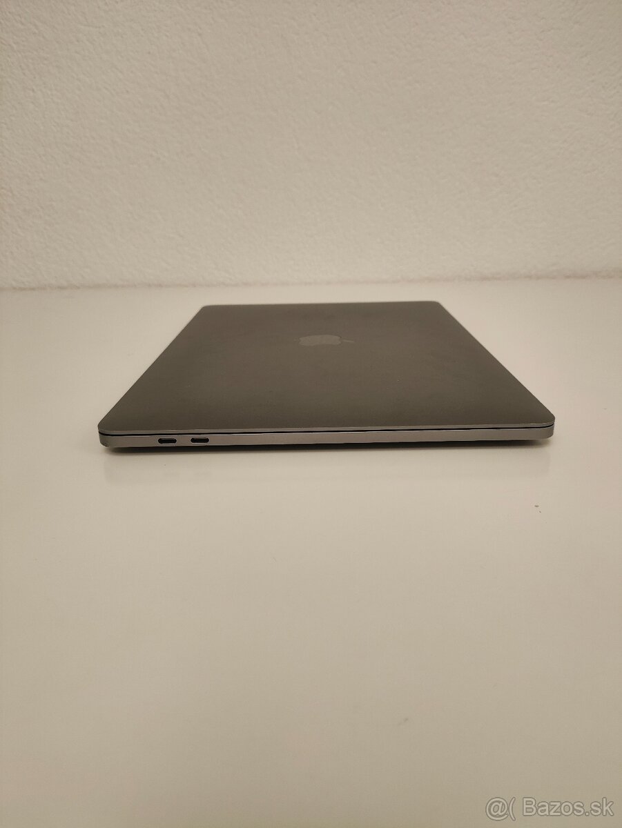 MacBook Pro 13" 2020 | i5 • 8GB • 256GB - 9