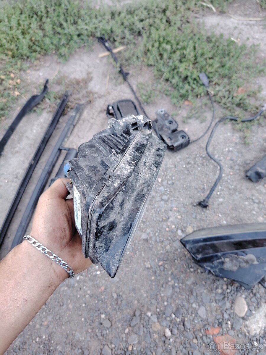 Predám náhradné diely audi a4 b8.5 facelift - 9