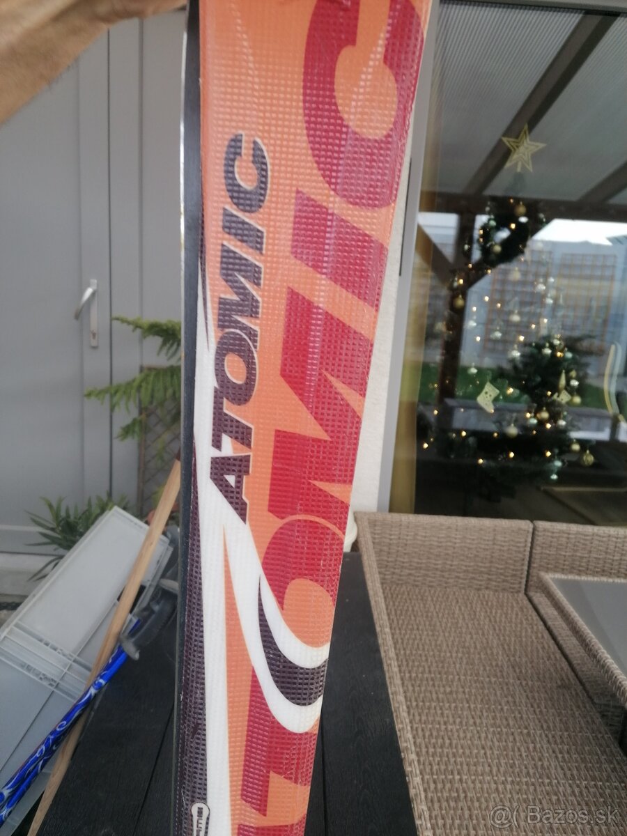 Slalomové lyže Atomic - 9