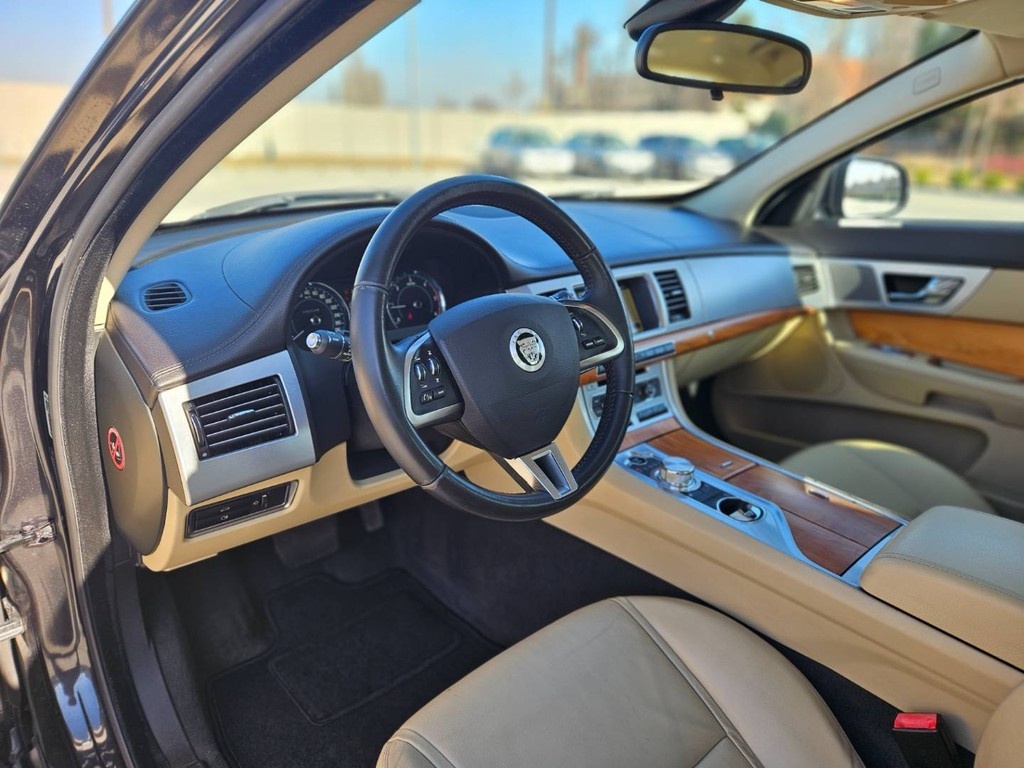 Jaguar XF 2.2D i4 Luxury Automat EDITION - 9