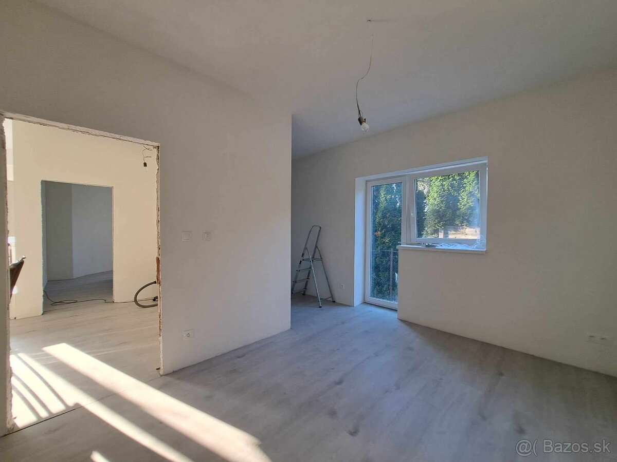 Predáme 3 izb byt s terasou, parkovaním a pozemkom 87m2 - 9