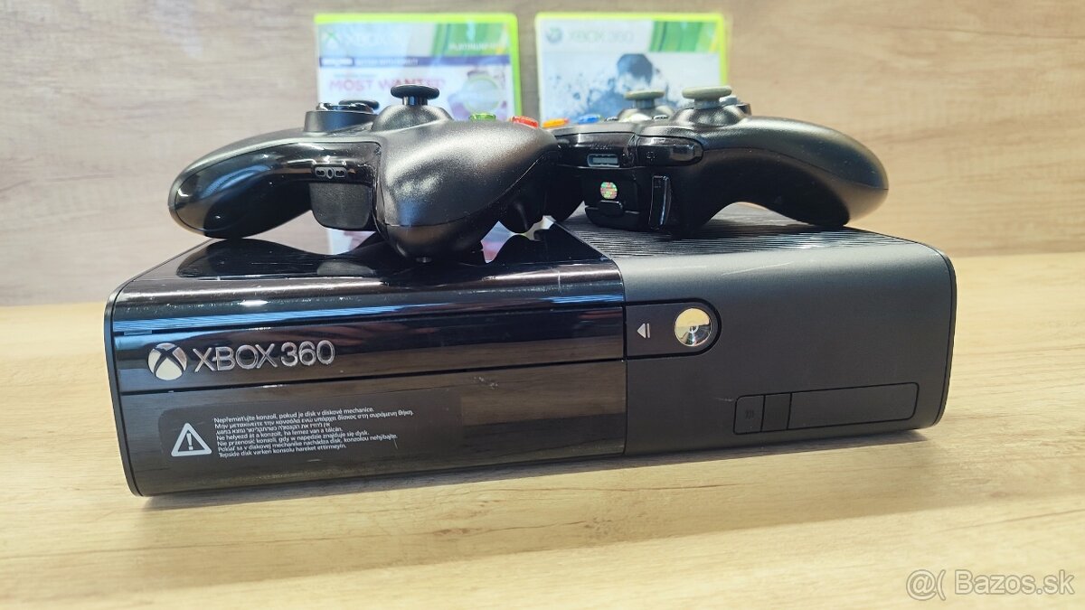 Xbox 360 + 2 wireless ovládače + 2 hry - 9