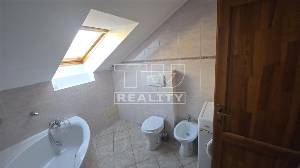 TU reality ponúka Jedinečný 3-izbový podkrovný byt v... - 9