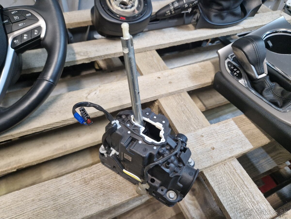 Diely interiéru Jeep Grand Cherokee WK2 2017 Summit - 9