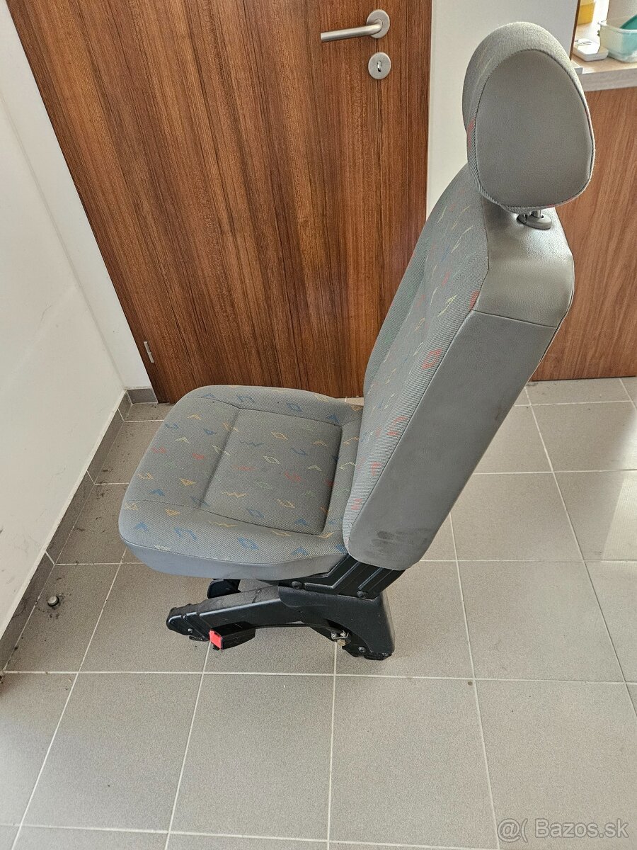 sklápacie sedadlo VW - 9