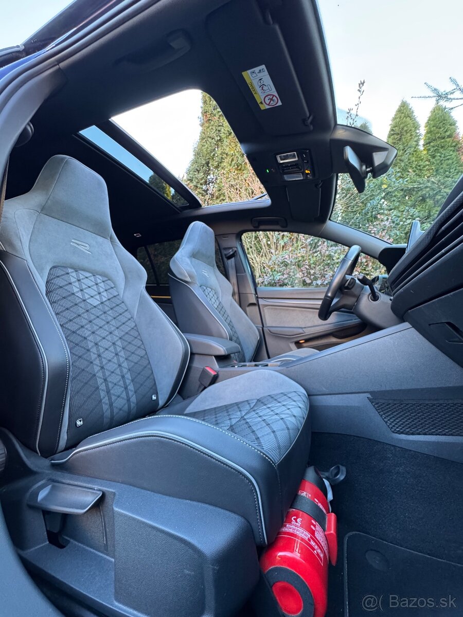 VW Golf variant R-Line VIII Matrix/Virtual/ Panoráma/DCC/ACC - 9