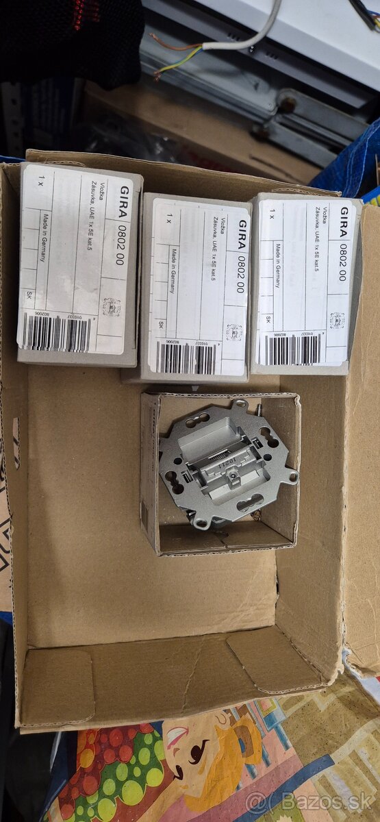 Predám rámčeky a vypínače zn. GIRA - 9