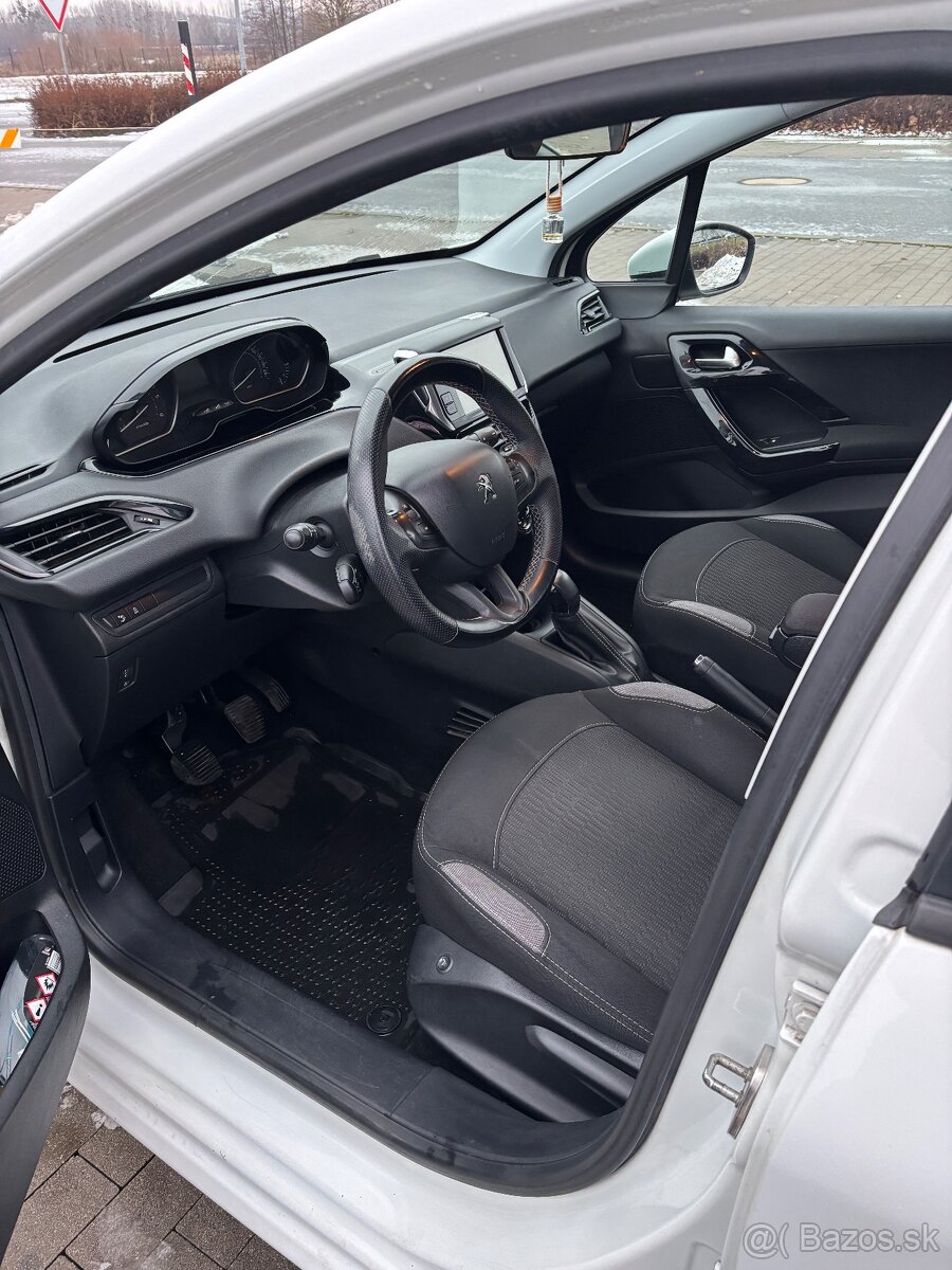 Peugeot 208 1.6 BlueHDi - 9
