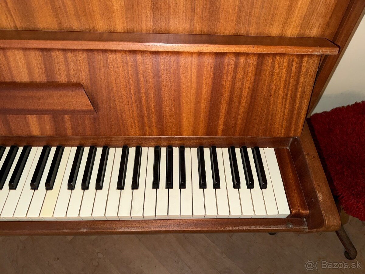 Pianino PETROF P114 Klasik - 9